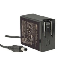 NGE18I05-P1J Zasilacz wtyczkowy 15W 5V 3A